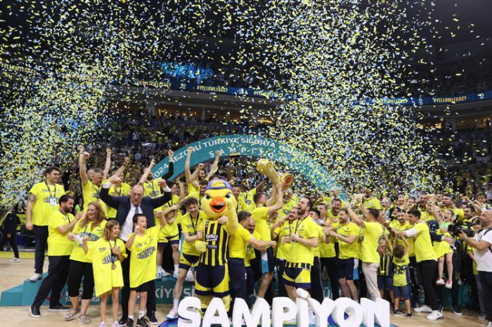 Fenerbahçe Beko'nun şampiyonluk coşkusu