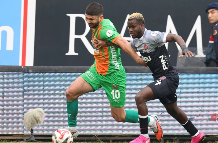 Alanyaspor, sahasında kazandı:2-0