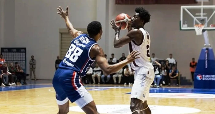 Anadolu Efes, 2'de 2 yaptı:85-79