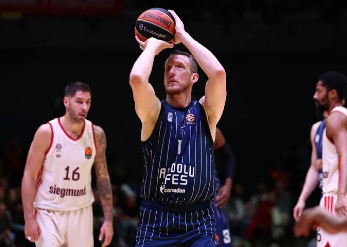 Anadolu Efes evinde Bayern'i devirdi:74-72