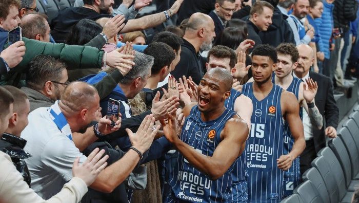 Anadolu Efes evinde galip:92-82