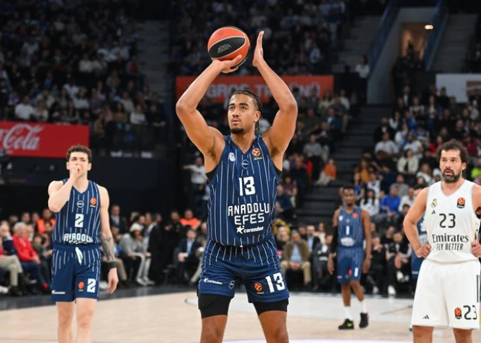  Anadolu Efes evinde Real Madrid’e kaybetti:75-81
