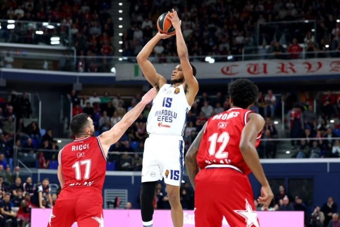 Anadolu Efes, İtalya'da tutunamadı:74-87