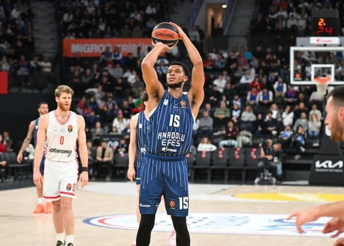 Anadolu Efes Olympiakos'u ge&ccedil;emedi:68-74