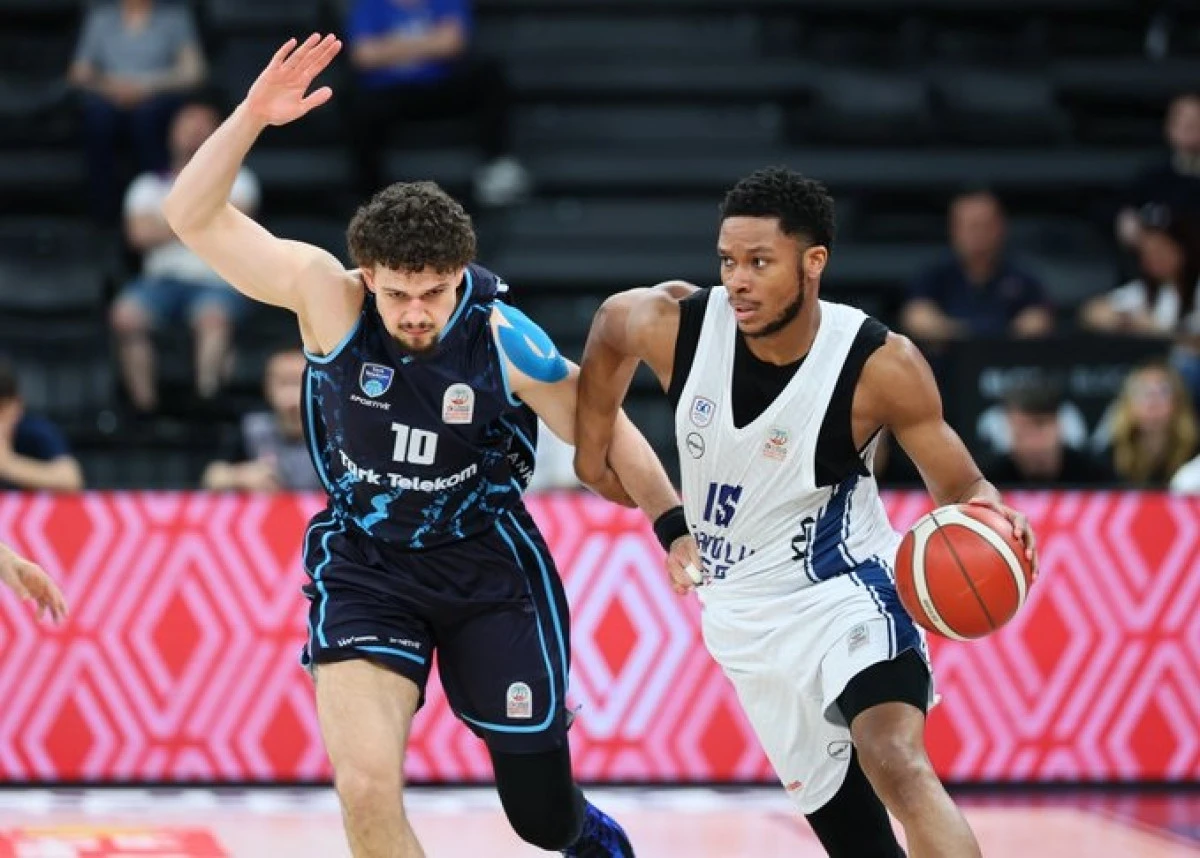  Anadolu Efes seride 1-0 &ouml;ne ge&ccedil;ti:86-75