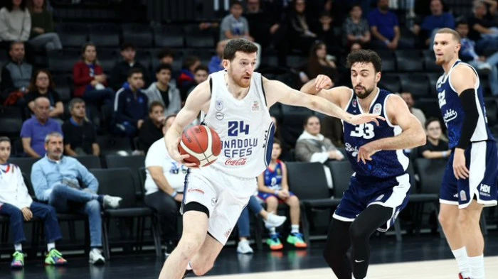 Bahçeşehir Koleji, Anadolu Efes'i deplasmanda devirdi:78-75