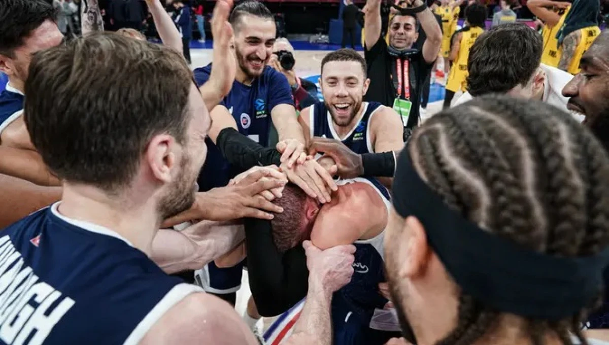 Bah&ccedil;eşehir Koleji'nden m&uuml;thiş geri d&ouml;n&uuml;ş:81-79