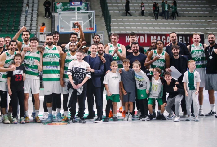 Bursaspor Basketbol'dan kritik galibiyet:76-74