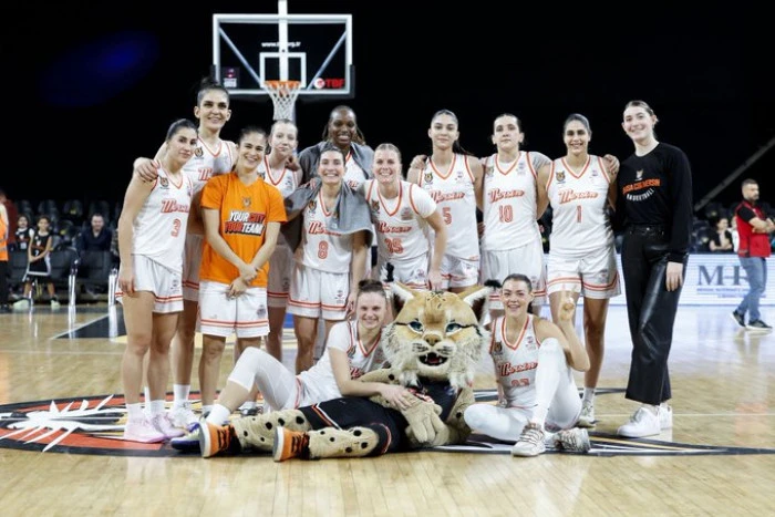 ÇBK Mersin evinde galip:80-63