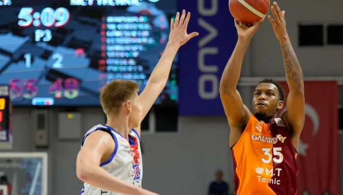 Çekişmeli maçı Galatasaray kazandı:84-81