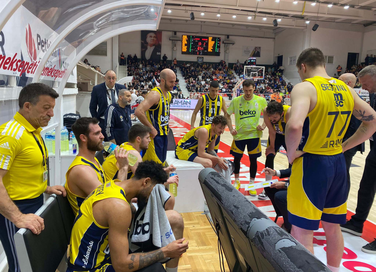 Fenerbahçe Beko İzmir'de kazandı:81-59