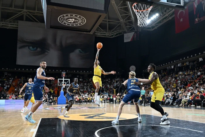 Fenerbahçe Beko,  Mersin'de kazandı:87-78