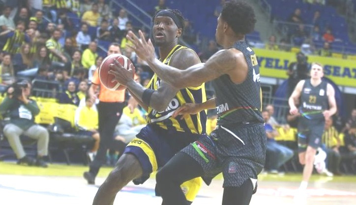 Fenerbahçe Beko seride öne geçti:102-72