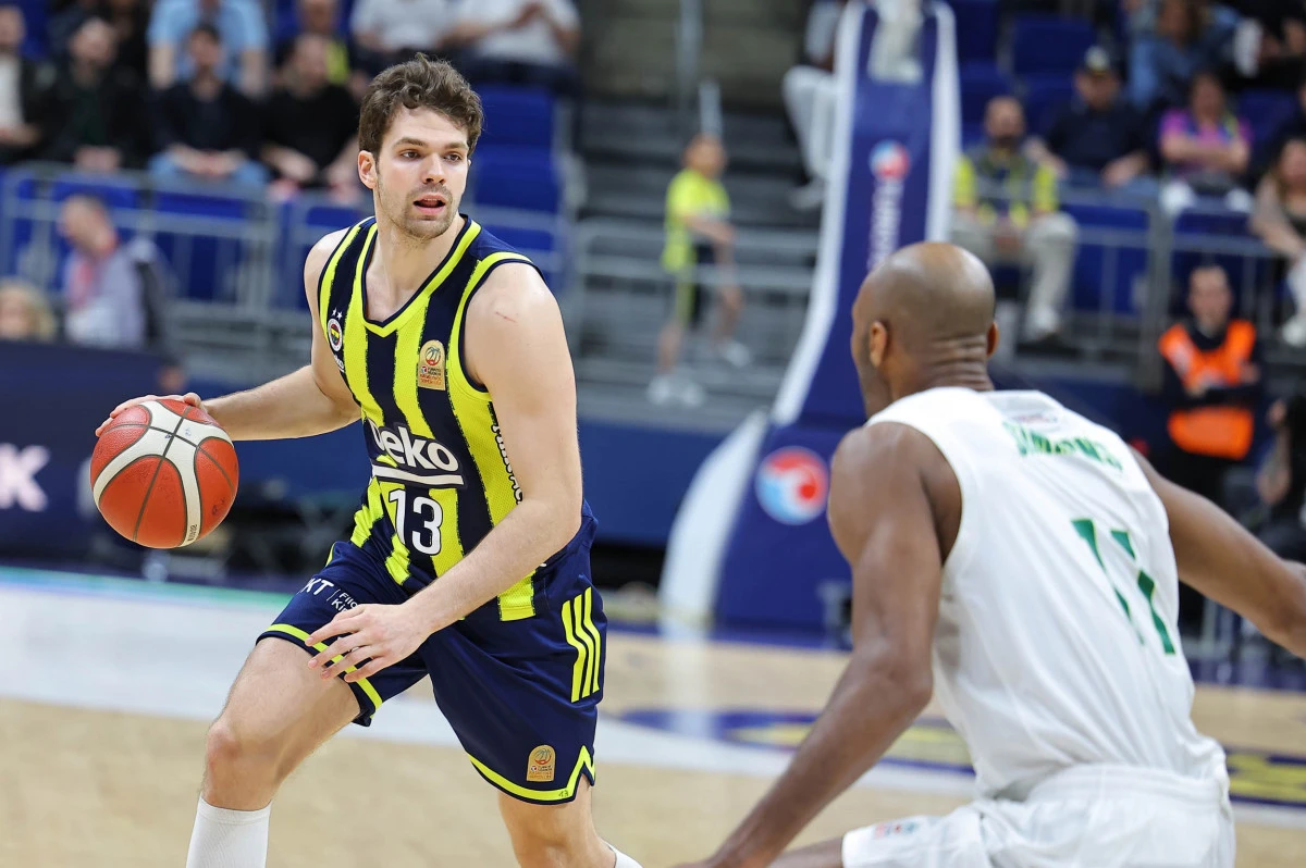 Fenerbah&ccedil;e Beko seride &ouml;ne ge&ccedil;ti:94-72