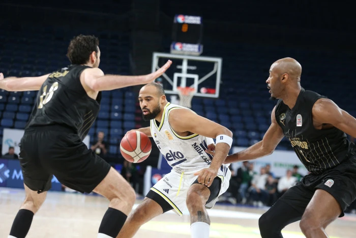 Fenerbah&ccedil;e Beko yarı finalde:96-73