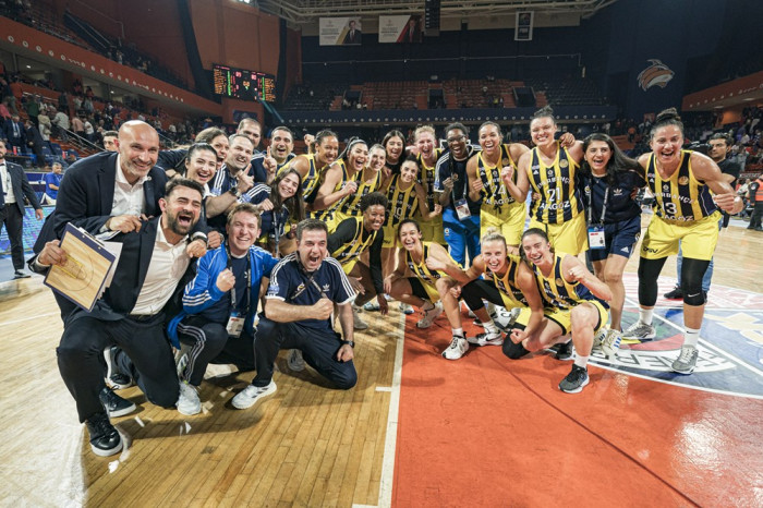 Fenerbahçe namağlup 18.kez şampiyon:80-56