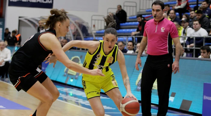  Fenerbah&ccedil;e Opet seride &ouml;ne ge&ccedil;ti:73-62