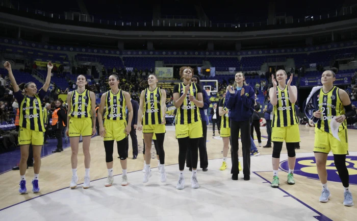 Fenerbah&ccedil;e Opet seride &ouml;ne ge&ccedil;ti:87-69