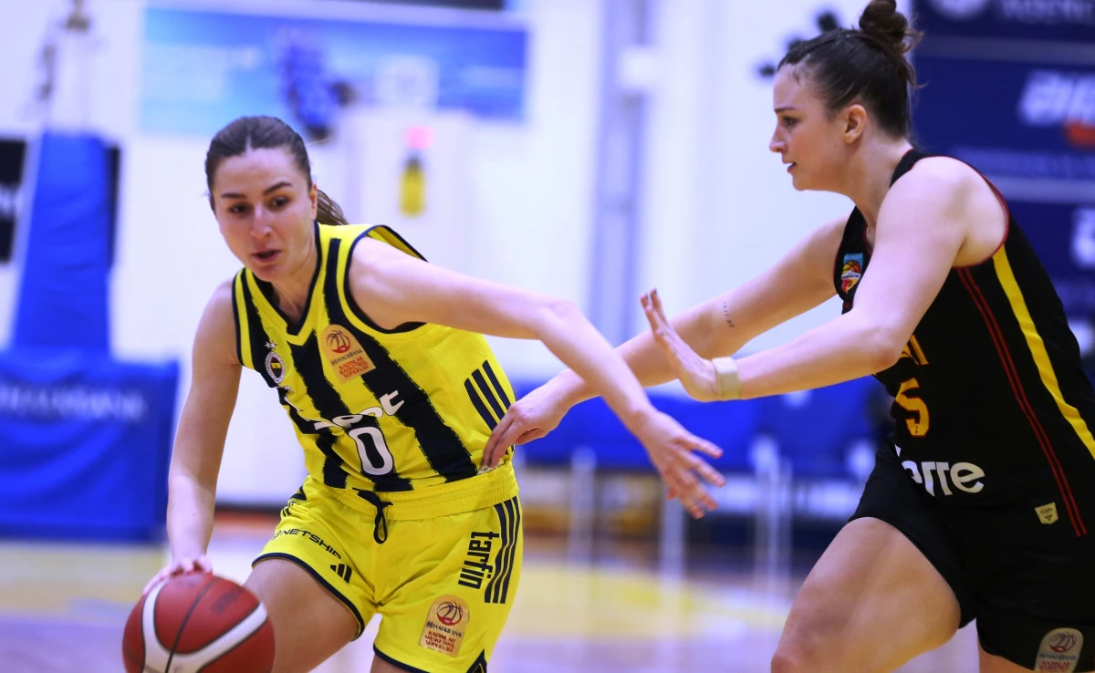  Fenerbah&ccedil;e Opet yarı finalde:95-59