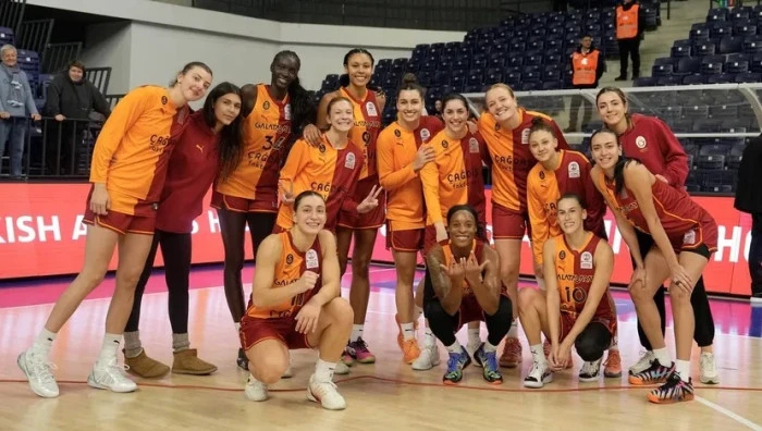 Galatasaray son &ccedil;eyrekte kazandı:73-67