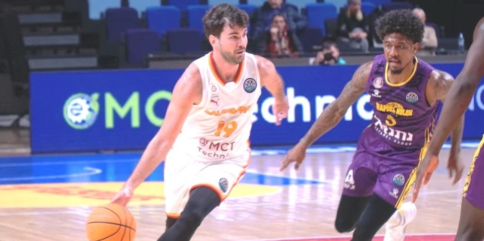 Galatasaray son &ccedil;eyrekte kazandı:86-81