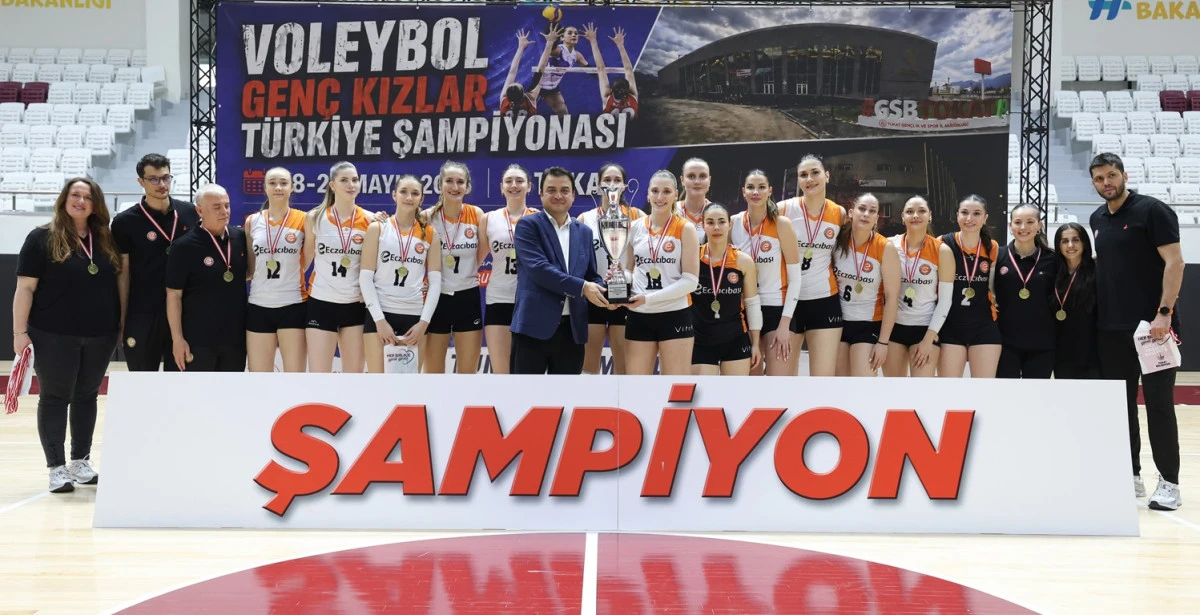 Gen&ccedil; kızlar Voleybolda şampiyon Eczacıbaşı