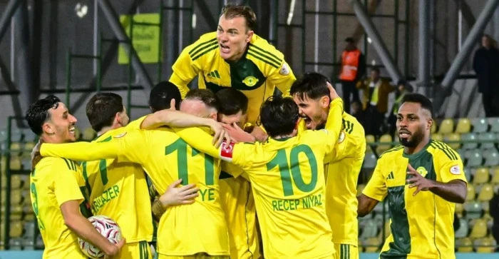 Gol d&uuml;ellosunda kazanan Esenler Erokspor:3-2