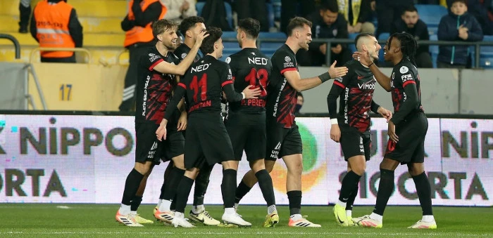 Gol d&uuml;ellosunu  Gen&ccedil;lerbirliği kazandı:4-3