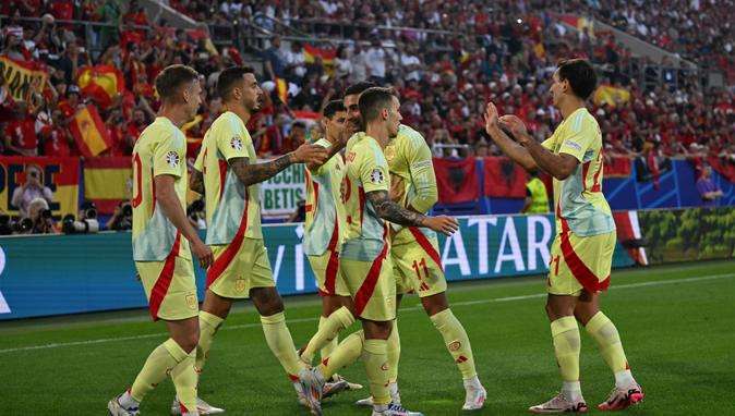  İspanya 3'te 3 yaparak tur atladı:1-0