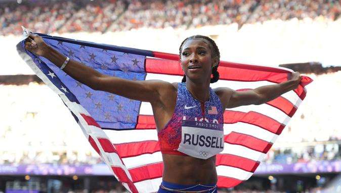 Kadınlar 100 metrenin galibi Masai Russell