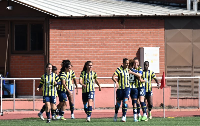 Kadınlar derbisinde avantaj Fenerbahçe'de:2-0