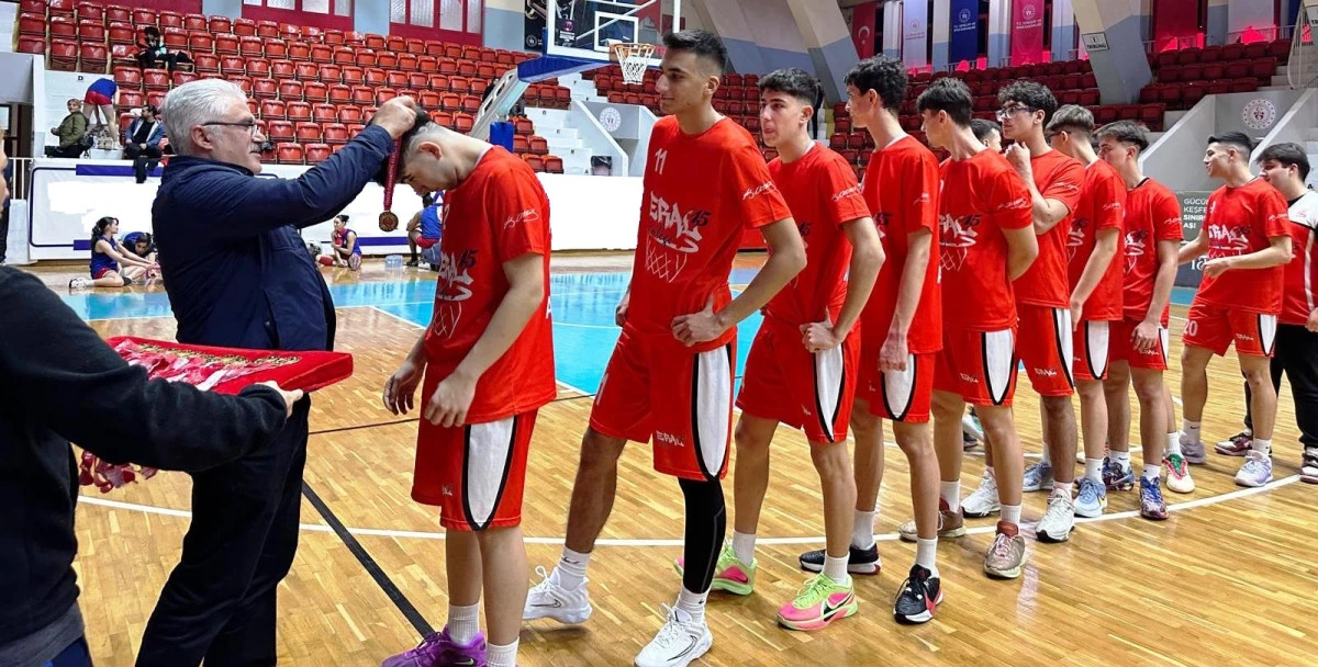 Liselerarası Basketbolda Eral Okulları  ile Doğa Koleji Şampiyon
