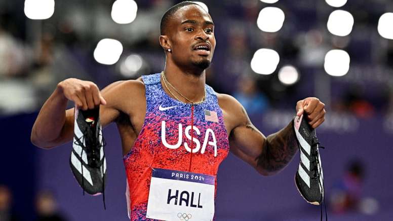 Quincy Hall erkekler 400 metrede altın madalya kazandı