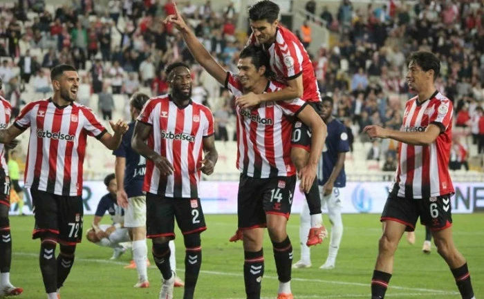 Sivasspor, evinde kazandı:2-0