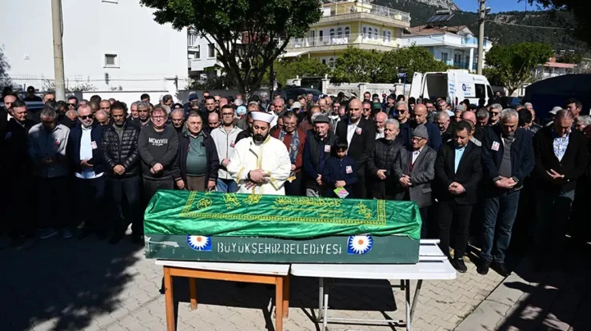 Teknik direkt&ouml;r Engin Fırat son yolculuğuna uğurlandı