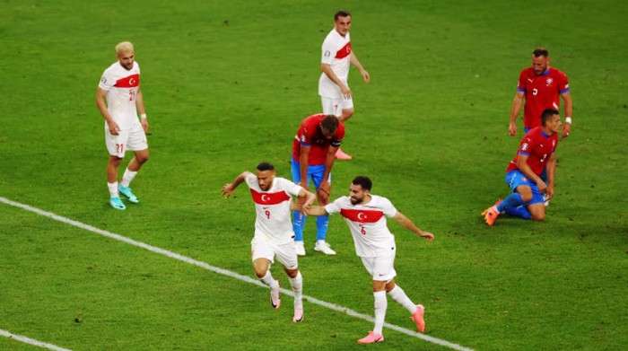 Türkiye son 16'ya kaldı:2-1