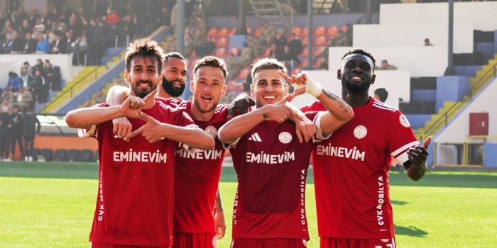 &Uuml;mraniyespor deplasmanda 3 puanı kaptı:2-0