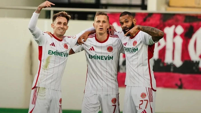 &Uuml;mraniyespor, deplasmanda kazandı:2-0
