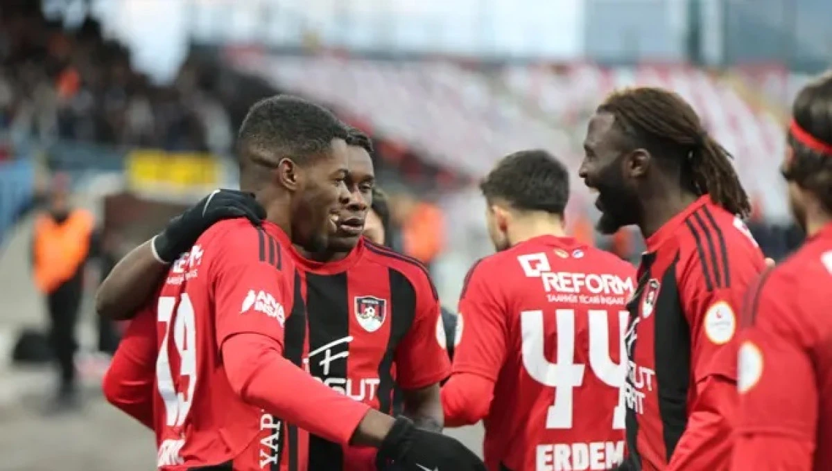  Vanspor &uuml;&ccedil; puanı 4 golle aldı:4-0