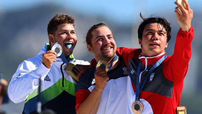 Yelkende altın madalya Valentin Bontus'un